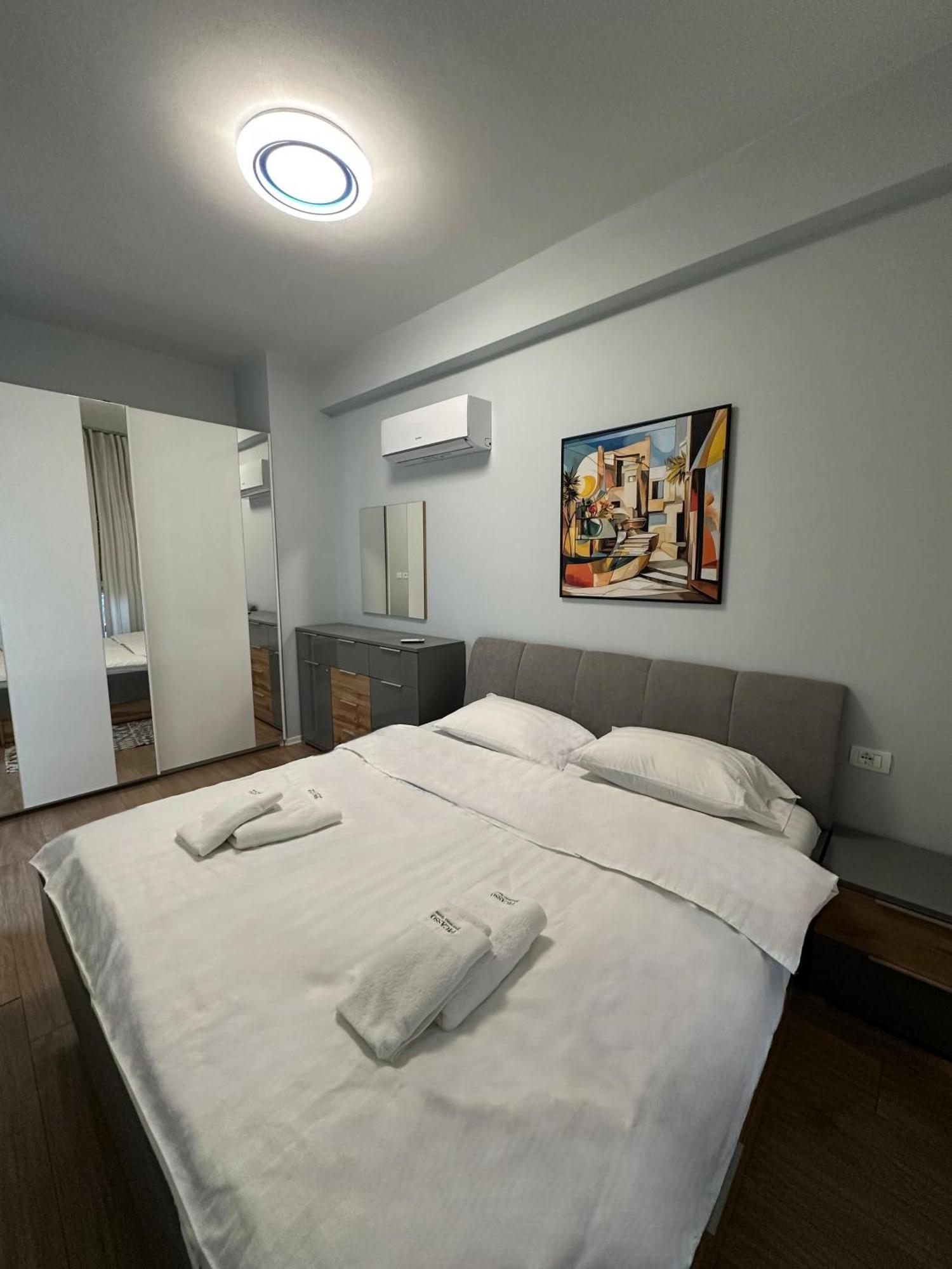 Picasso Apartment Tirana Exteriör bild